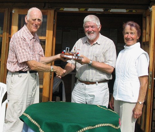 Des Honey receiving the Trophy from Margaret & Stephen Read