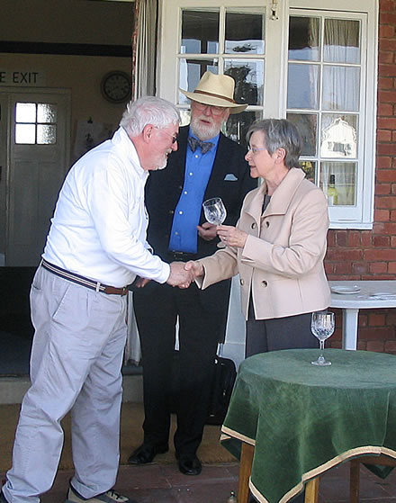 Des Honey receiving his Trophy from the Tournament's founder