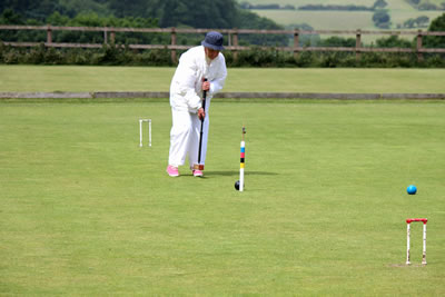 Jenny Burrows pegging out in the first round