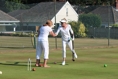 Singles - Kay congratulates Barry on winning