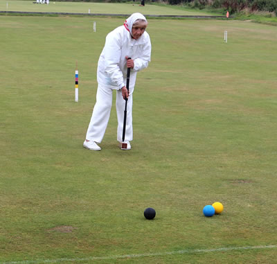  Jenny hits in to start her break to rover