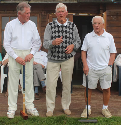 Graham Clark v Russell Moore, Ron tosses up to start the match