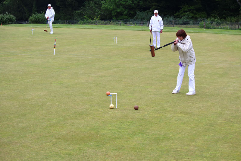 Afternoon singles, Kathleen Moorshead (P) runs hoop