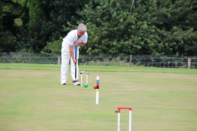 Peter Cutting runs green through Penult to join brown on Rover