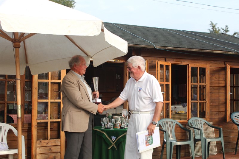 Finals Day, Des Honey receives The Dowding Cup