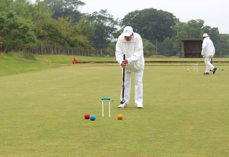 Afternoon singles, Paul Schofield(CR) runs 8